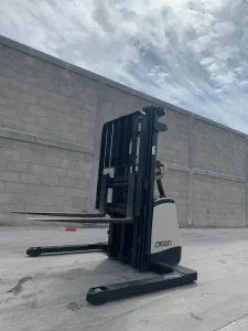 Montacargas Crown Renta